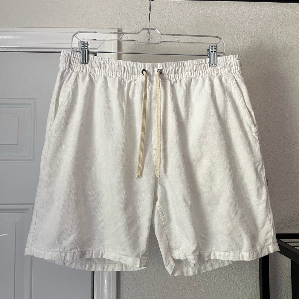 HONOR THE GIFT white cotton rayon‎ textured drawstring elastic waist shorts
